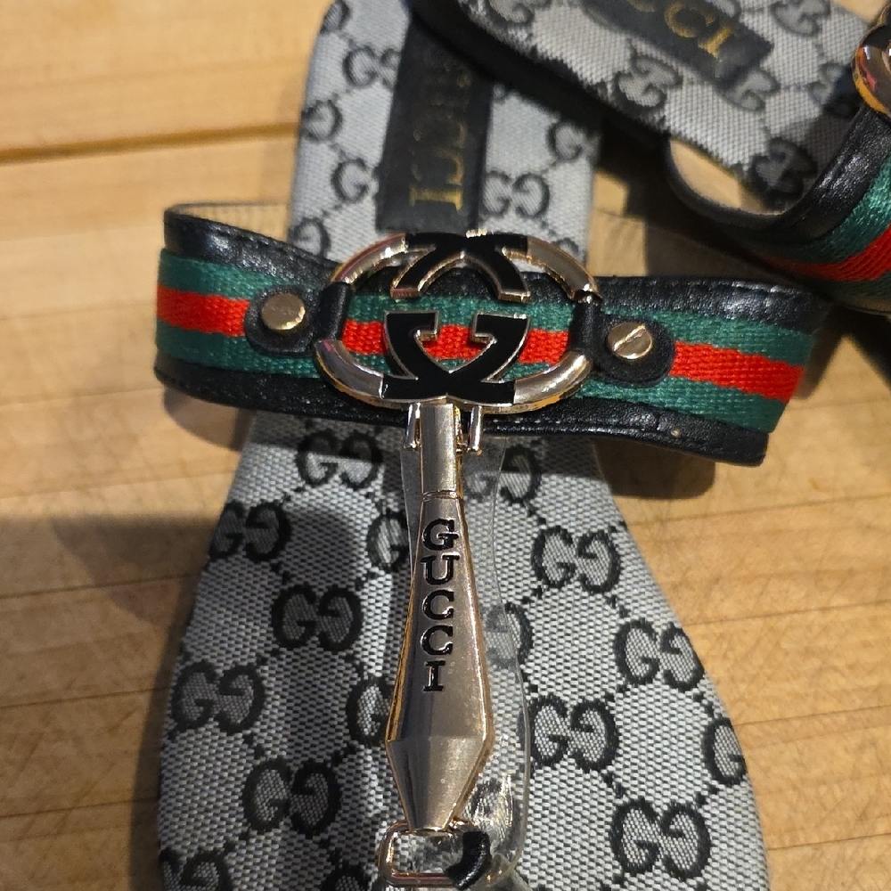Gucci Gray Monogram Sandals with Green and Red Accents - Picture 2 of 16